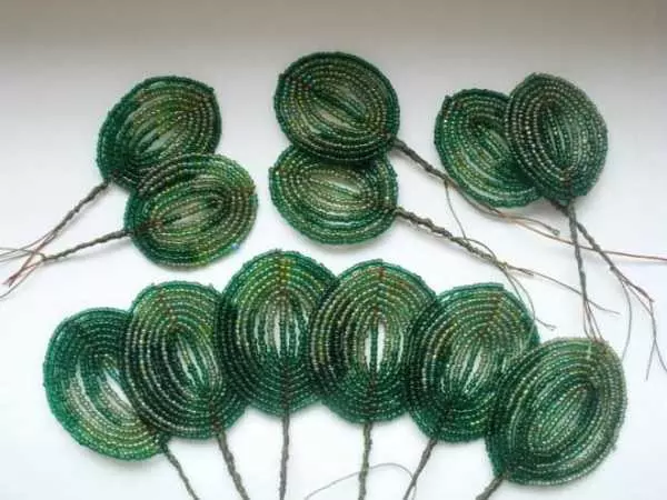 Плетение листиков фиалки