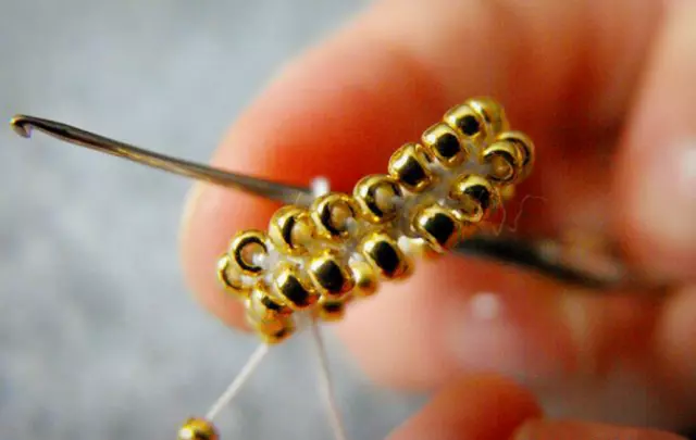 Плетение лариата с помощью крючка