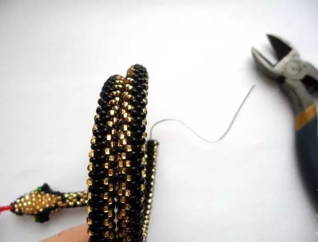 Порядок плетения змеи в объемной технике