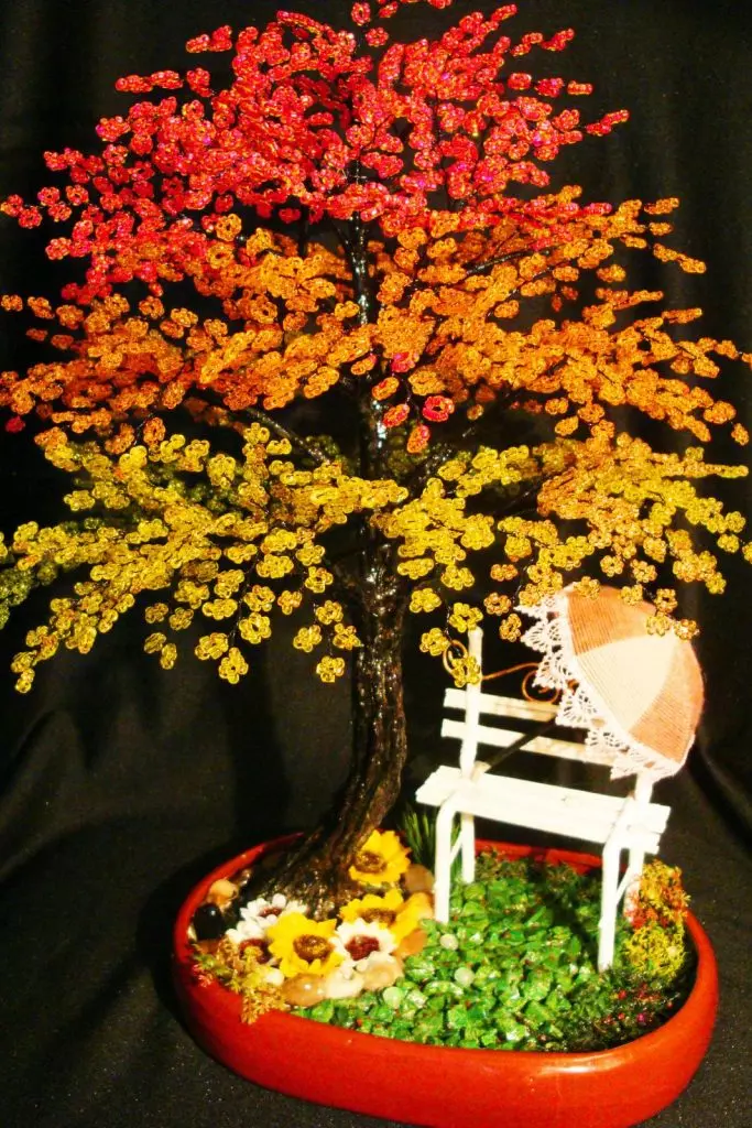 Осеннее дерево из шаров